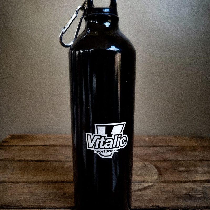 drinkfles-glossy-zwart-met-logo-750ml